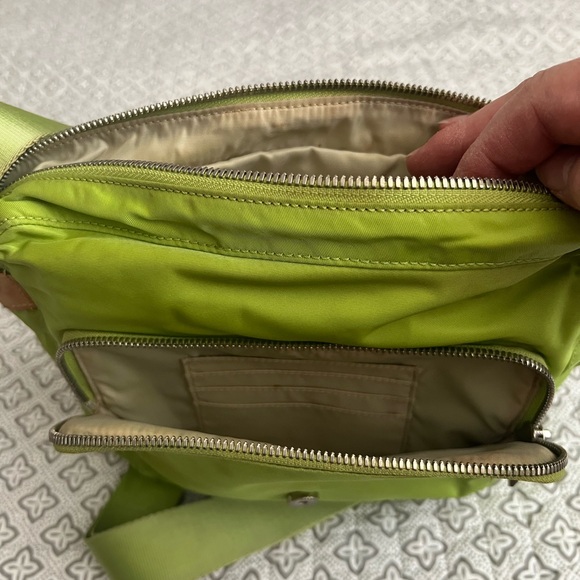Tumi Crossbody Bag Purse Green Nylon Wide Adjustable Strap Pockets Leather Trim - Picture 3 of 12